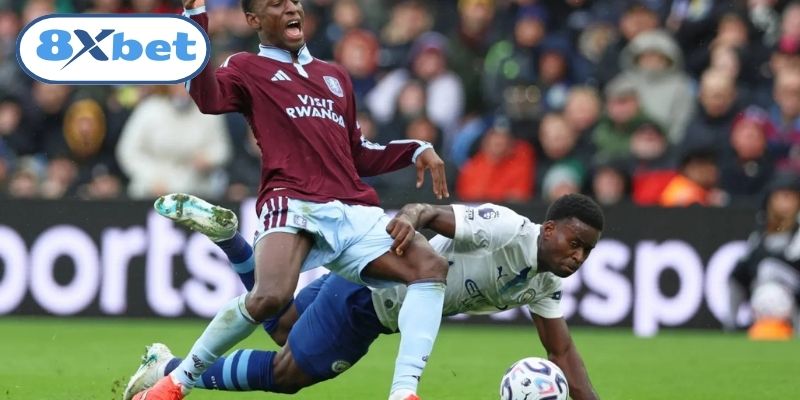 Hàng phòng ngự Man City liên tục mắc sai lầm tại Villa Park